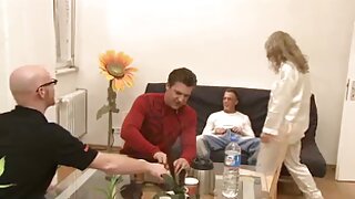 Муслиманска бебе е удирана затоа што крадела продавница